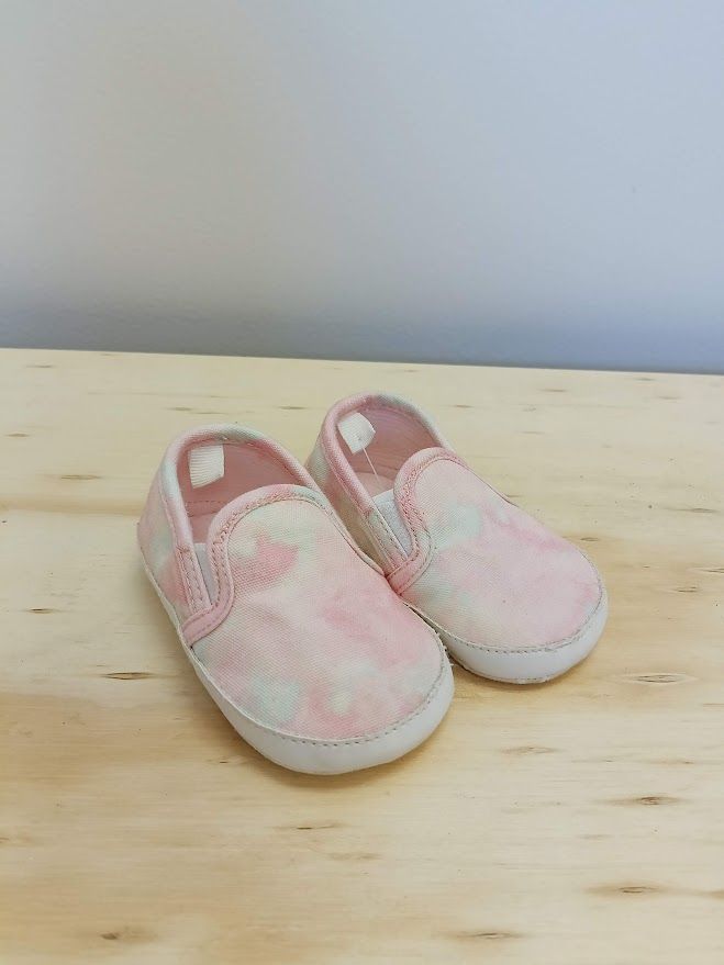 Girls tie dye slip ons sz 3-6M (Size: 3-6MO)