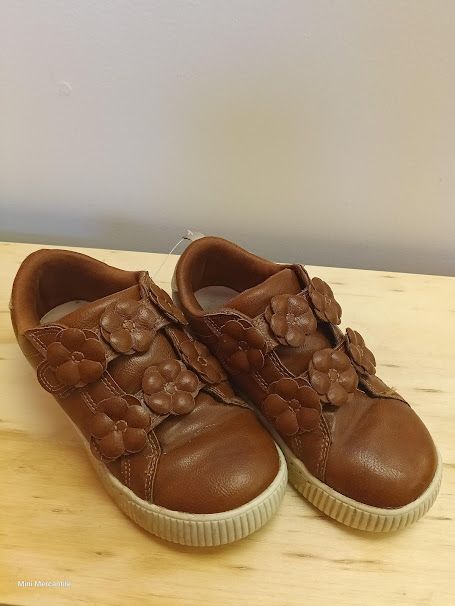 Brown flower straps