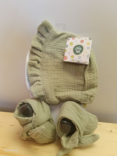 Green Bonnet & Booties