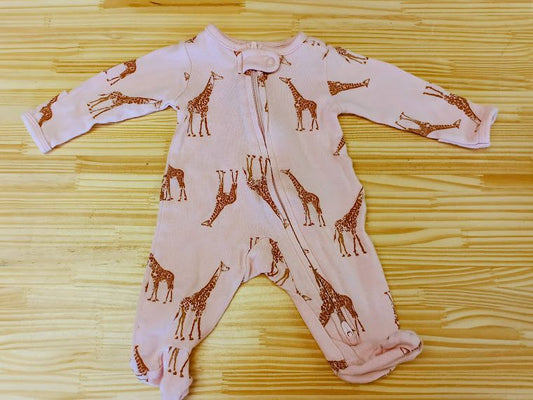 Girls pink giraffe pajamas size preemie (Type: Pajamas, Size: Preemie)