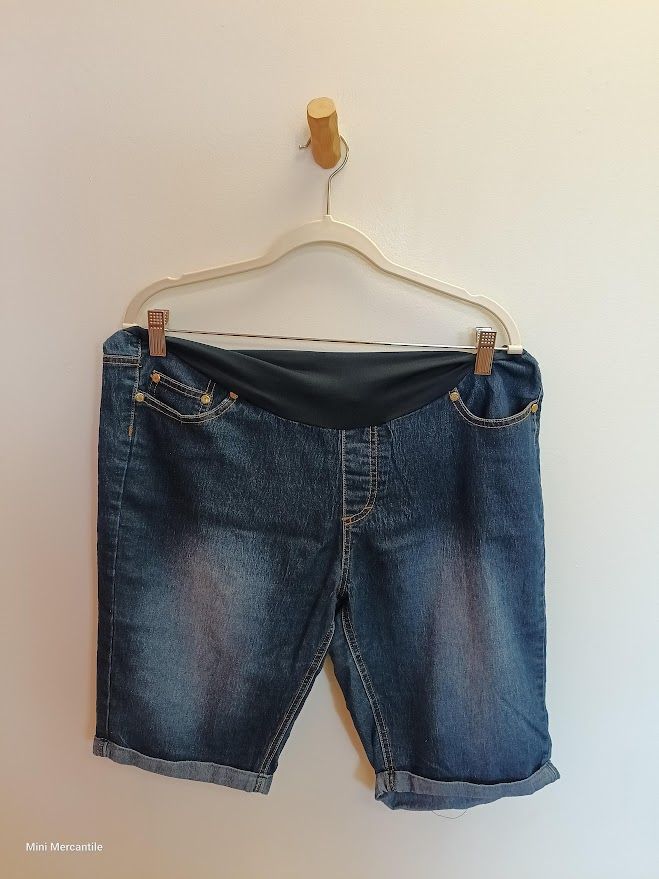 Denim Shorts size Large (Type: Maternity, Size: Large)
